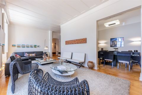 This amazing 4 bedroom apartment, located in the center of Chiado, provides a unique living experience where luxury and convenience meet. Imagine yourself walking through the historic streets of Chiado, with the city´s best restaurants and shops on y...