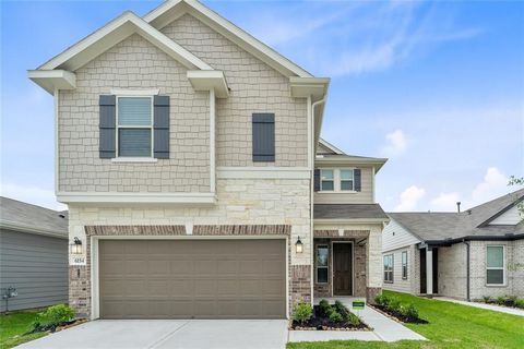 KB HOME NEW CONSTRUCTION - Welcome home to 6154 Topaz Pines Trail located in Flagstone and zoned to Aldine ISD! This floor plan features 3 bedrooms, 2 full baths, 1 half baths and an attached 2-car garage. Additional features include stainless steel ...