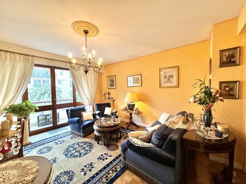 Exclusive, apartment sold as an occupied life annuity (DUH) with a bouquet of 310,000 FAI + annuity of 740 per month, calculated on a market value of 530,000 (one head - 78 year old woman). Biarritz center, 4 minutes walk from the Grande Plage and...