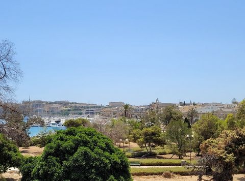 A nicely finished second floor apartment located in a central area overlooking Ta` Xbiex Gardens with views extending to the Marina and the Valletta Bastions. This bright and airy apartment measures 130 sqm and forms part of a small stylish developme...