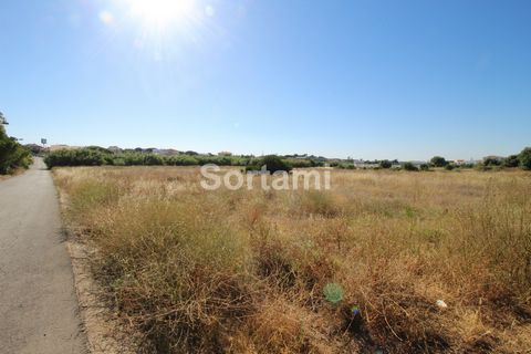 Plot of land with more than 1 hectare and an excellent location. Land with previous construction plans for commerce, services, non-polluting industry or 40 apartments. The capital of the Algarve, Faro, is from the twelve century, so strolling through...