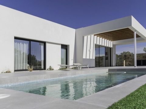 Modernas villas de 3 dormitorios 2 baños y piscina privada construidas en una sola planta con amplias terrazas y vistas abiertas Las villas Mandarino de 3 dormitorios en Las Colinas Golf Country Club están situadas justo en el centro del complejo Las...