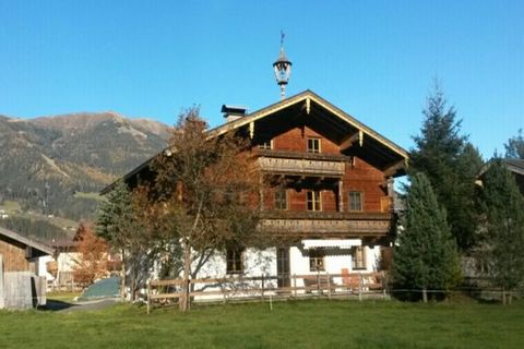 Un original y acogedor apartamento de 3 dormitorios situado en el centro de Sulzau, cerca de Neukirchen am Grossvenediger, con una decoración típica austriaca y un aspecto rústico. Desde la amplia terraza se puede disfrutar del esplendor del Hohe Tau...