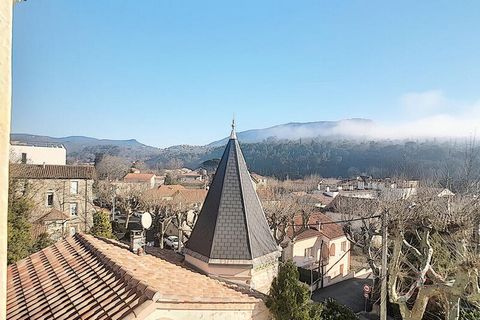 Situada en el corazón del Parque Natural Regional del Alto Languedoc, la ciudad de Lamalou les Bains está clasificada como Estación Turística. Se beneficia de una situación geográfica privilegiada, a 200 metros de altitud, cerca del mar, de las llanu...