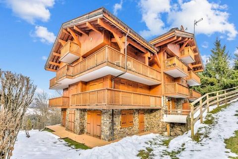 Con la sua vista mozzafiato sulle montagne, questo appartamento caldo e confortevole con balcone e parcheggio può ospitare fino a 2 persone. 4 persone. Vicino alle piste, ai negozi e ai trasporti, questo alloggio luminoso è perfetto per un soggiorno ...