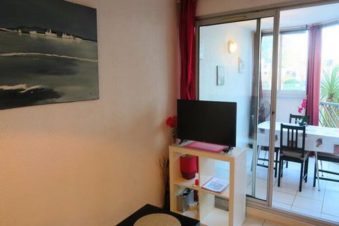 Dieses komfortable Apartment befindet sich im 1. Stock einer sicheren Residenz mit Swimmingpool und Aufzug und ist ideal für bis zu 4 Personen. Es verfügt über ein Schlafzimmer mit Doppelbett, ein Badezimmer mit separatem WC und ein Wohnzimmer mit of...