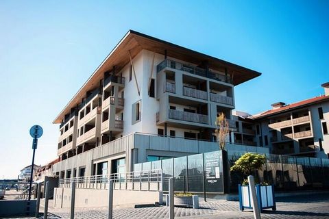 Capbreton, de enige vissershaven aan de hele kust van de Landes, is een dynamische badplaats die bekend staat om zijn stranden en nautische geneugten. In het hart van Capbreton, op een steenworp afstand van de stranden en winkels, bestaat de Résidenc...