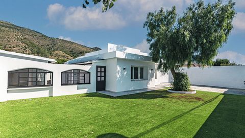 Located in Benalmadena Pueblo. Villa on one floor Completely refurbished, with the best qualities of the market. Spacious bedrooms, all of them with en suite bathrooms. Fully equipped kitchen. Private parking for several cars. Swimming pool with sun ...