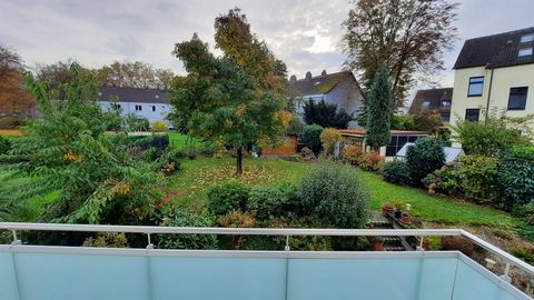 Diese charmante und gemütliche Wohnung verfügt über ein Schlafzimmer mit Doppelbett (180/200), ein Wohnzimmer, Küche mit Esstisch, Bad mit Dusche und großzügigen Balkon zur Gartenseite. Ein Babybett kann bei Bedarf zur Verfügung gestellt werden. Die ...