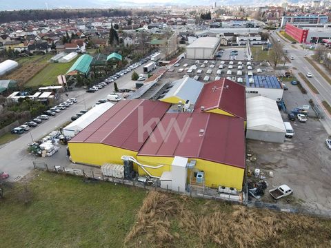 Le presentamos la oportunidad de comprar un edificio comercial con trabajo de producción y almacén y oficinas adicionales junto a la entrada principal de Maribor. La instalación, con una superficie total de 4.483 m² en una parcela de 6.117 m², ofrece...