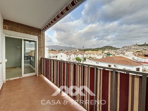 Discover this stunning 3-bedroom, 2-bathroom apartment in the heart of Vélez-Málaga. The spacious master suite features an en-suite bathroom and a cozy walk-in closet, offering a private retreat within the home. The modern kitchen is both functional ...