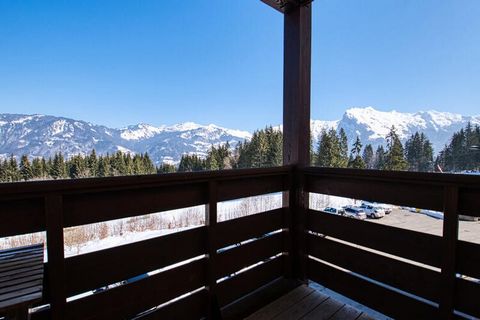 In pieno centro, vicino a negozi e impianti di risalita (ski-in/ski-out). La residenza Jardin alpin offre un'accurata decorazione Situato ai piedi delle piste, nel residence Jardin Alpin, questo appartamento si trova al 1° piano con ascensore nel cuo...