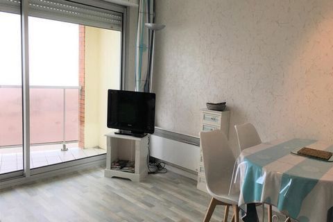 Dit volledig uitgeruste studio-appartement, gelegen op een steenworp afstand van het strand in het resort Fort Mahon, biedt comfortabel plaats aan maximaal vier gasten. De slaapplaatsen bestaan ??uit een uitschuifbaar bed in de woonkamer en stapelbed...