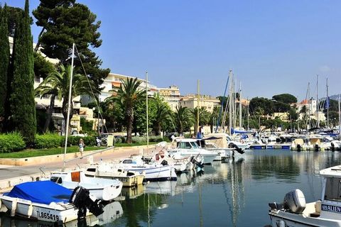 Prendete residenza in un residence situato in riva al mare e assaporate questo profumo marino. Nel cuore di Bandol, di fronte al porto turistico, Résidence Pierre & Vacances Bandol Port si trova su una penisola. Offre una vista unica sull'isola di Be...