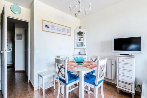 This charming 2-room apartment accommodates up to five people and is located in a serene residence in Roquebrune-sur-Argens, just 7 km from Sainte-Maxime. The property offers cozy sleeping arrangements, including a bedroom and convertible sofa option...