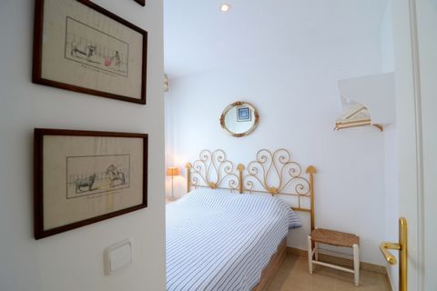 Comfortabel appartement van 53m² met 2 slaapkamers in Brisas del Mar en capaciteit voor 6 personen. Het heeft twee slaapkamers, een met een tweepersoonsbed en de andere met stapelbedden, een badkamer, een open keuken naar de woonkamer en een terras. ...