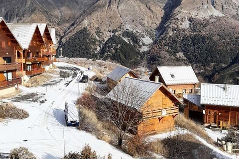 Migliora la tua vacanza in montagna nella località di Réallon con questo grazioso e confortevole appartamento situato nel centro della località e vicino a tutti i servizi e alle piste. Appartamento che può ospitare 4 persone ed è composto da: - 1 sog...