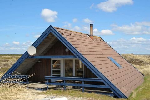 Dieses Ferienhaus liegt auf einem offenen Dünengrundstück. In der Umgebung gibt es u.a. ein Bowlingcenter, Tennisplätze, einen 18-Loch-Golfplatz, einen Angelsee, Galerien und aktive Kunsthandwerksstätten. Das Haus und die Umgebung zusammen bieten Ihn...