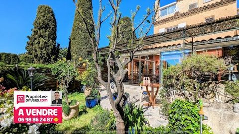 Votre conseiller immobilier Olivier DEMOL vous propose cette jolie maison jumelée d'un seul côté sise au calme absolu et proche des axes principaux de Mougins - Cannes. Positionnée dans un beau domaine résidentiel fermé et sécurisé avec piscine; la m...