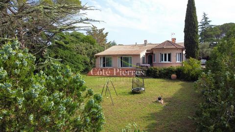 L'Agence Côté Pierres vous présente cette belle maison traditionnelle de 220m2 environ de plain pied dans le quartier recherché de Castanet. Ce bien se compose d'une grande entrée attenante à un salon/salle à manger agrémenté d'une cheminée et d'un m...