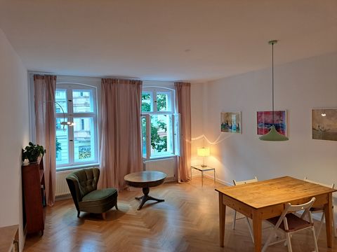 Diese helle und geschmackvoll eingerichtete 2-Zimmer-Wohnung befindet sich im begehrten Kaskelkiez (Viktoriastadt) in Berlin, in unmittelbarer Nähe zu Friedrichshain und der Rummelsburger Bucht – alles bequem zu Fuß erreichbar. Die Wohnung wurde im S...