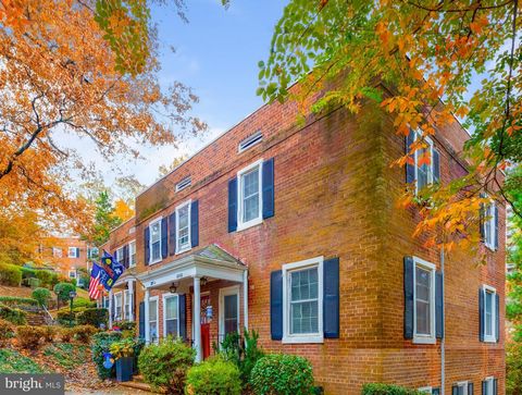 Weekend Open Houses Cancelled. Welcome to 2812 S Columbus St, a beautifully renovated and rarely available 3-bedroom, end-unit Clarendon II model in the highly sought-after Fairlington Village. This move-in ready property spans 1,393 square feet and ...