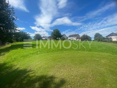 Deze ruime bouwkavel op een toplocatie biedt de perfecte basis voor uw bouwproject. Met een adembenemend uitzicht op de omringende natuur is het de ideale plek om uw droomhuis waar te maken. Belangrijkste kenmerken van de woning: Perfecte locatie: De...