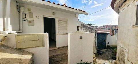 Come and discover the opportunity for your first home or just a good rental investment. Located in Linda-a-Velha, a sought-after area very close to the centre of Lisbon and with easy access to public transport, shops and services. Small house ideal f...