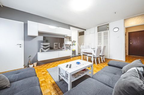 Zagreb, Dugave, functional two-room apartment NKP 40 m2 Functional two-room apartment in Dugave, NKP, 40 m². The apartment is extremely practical and well laid out, ideal for a small family, couples or as an investment opportunity. It consists of an ...