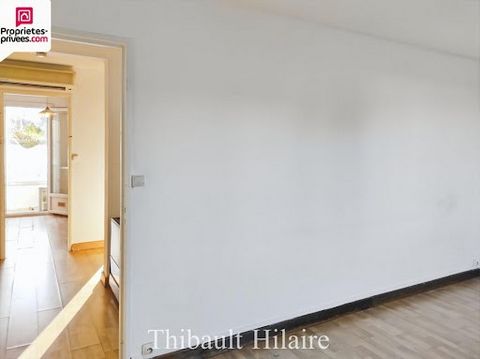 13010 ST TRONC - T2 Luminous Through-Hole In a dynamic area close to amenities and roads, come and put your suitcases in this bright apartment located on the ground floor. The entrance hall leads to all the rooms, on the east side a separate kitchen ...