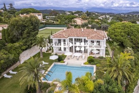 Ideally located in a dominant position in the heart of the residential area of Super-Cannes, this majestic new Florentine-style property with around 675 sqm of living space overlooks the Mediterranean. Nestled in a peaceful, leafy setting, on 3,250 s...