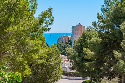 Located in a community in Cas Catal, this apartment offers a location close to the beach. With partial sea views, the apartment boasts an open living-dining area that seamlessly flows onto a beautiful terraceideal for soaking up the sun. Spanning 240...