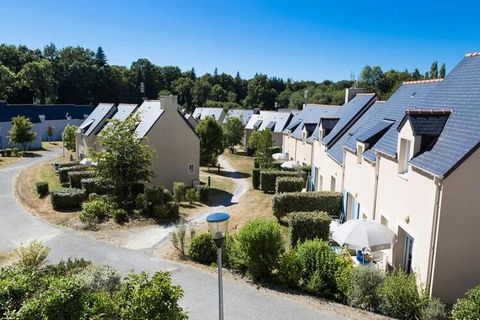 Op het kruispunt van de meest prestigieuze plaatsen in Bretagne verwelkomt La Résidence Odalys Domaine de L'Emeraude u in een van de kleine huizen verdeeld in eilandjes op 500 meter van Tronchet, een charmant klein dorpje gelegen in het achterland va...