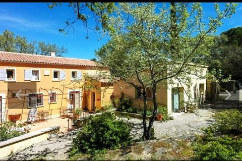 Located in the picturesque village of Venasque, between the Monts de Vaucluse, Ventoux and the Luberon, Fabienne and Marie-France offer you a magnificent real estate complex with a total surface area of ??334 m2, ideal for accommodating a large famil...