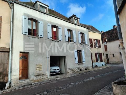 FERRIERES EN GATINAIS, investment building composed of 4 apartments: On the ground floor: a courtyard with a bicycle room and a cellar. A F2 OF 51 m2 with an entrance, a living room, a bedroom, a kitchen, shower room, rented 400. DPE G 447 / C14 On t...