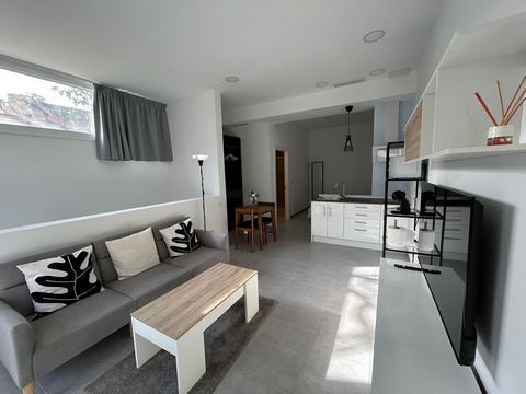 Duplex-Style Apartment for Sale on - El Bajondillo, Torremolinos This newly built, duplex-style apartment is move-in ready, combining modern design and functionality in a prime location. Situated one of the most central and sought-after areas of El B...