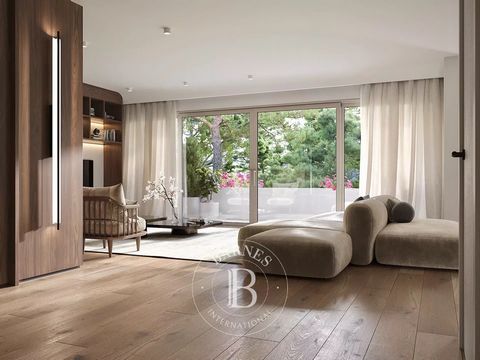 Nous vous invitons à découvrir l'élégance de cet impressionnant appartement situé dans le meilleur quartier de Pedralbes, où le luxe et le confort se combinent pour créer des espaces uniques d'un grand style et d'une distinction. La propriété, située...