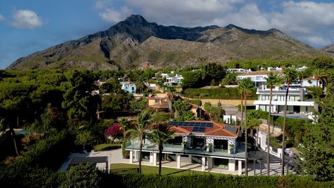 Located in the desirable Nagüeles area on Marbella’s Golden Mile, this beautiful 5-bedroom villa offers a perfect mix of luxury and comfort. It has been recently reformed with great attention to detail, ensuring a stylish and modern living experience...