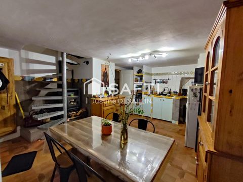 Discover this 60 m² village house spread over three levels, located in the heart of the picturesque village of Fox-Amphoux. Ideal for a peaceful life, a rental investment, or a first real estate purchase. Upon entering, you will be welcomed by a fitt...