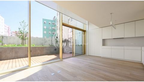 1 Bedroom apartment duplex with 83 sqm, brand new, with parking, garden and terrace, located in The One, in the heart of Lisbon, on Av. João XXI, a modern and exclusive condo by Architect Eduardo Souto Moura. Perfect for those who give preference to ...