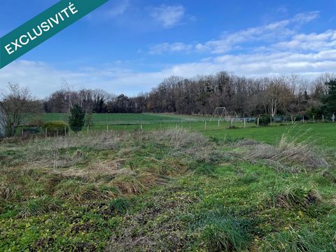 Ce terrain à bâtir de 1074 m² et environ 23 m de façade, offre une opportunité exceptionnelle pour concrétiser un projet immobilier. Brannay, commune paisible de l'Yonne, est appréciée pour son cadre de vie agréable et sa proximité avec la nature env...