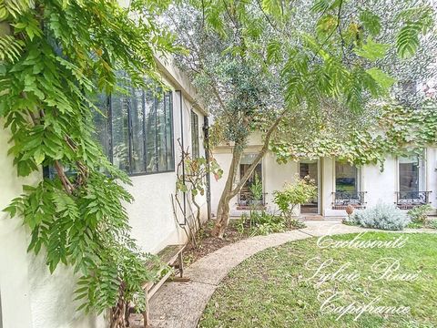 Coups de coeur assuré pour cette maison de famille à l'esprit campagne, dans le centre historique de Vitry, à 12 minutes à pieds des Ardoines et de sa future gare multimodale ! Nichée dans un écrin de verdure, au CALME et sans vis-à-vis, cette maison...