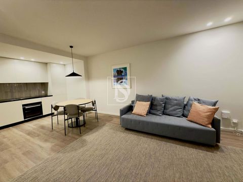 Guimaflats è un complesso immobiliare situato a Guimarães, vicino al campus universitario di Azurém. Questo sviluppo offre appartamenti moderni con mobili da bagno sospesi e una cucina attrezzata con elettrodomestici BALAY, che garantiscono la qualit...