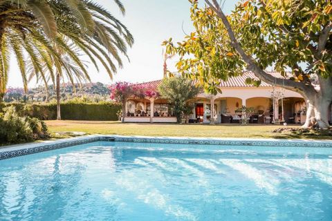 Exclusive Villa for Sale in Benahavís Discover this magnificent 5-bedroom, 6-bathroom villa, nestled in the idyllic and picturesque area of Benahavís, in Fuente del Espanto. This remarkable property is a must-see for anyone seeking a luxurious and co...