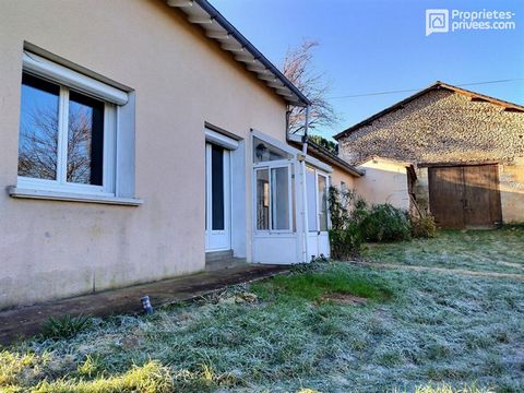 >>>>> EN EXCLUSIVITÉ < < < < Venez découvrir cette maison de 86m² de plain-pied située à Sourzac, à seulement 1h20 de Bordeaux ! Elle se compose d'une petite véranda d'entrée ; d'un salon lumineux avec une porte-fenêtre ouvrant sur le jardin et un po...