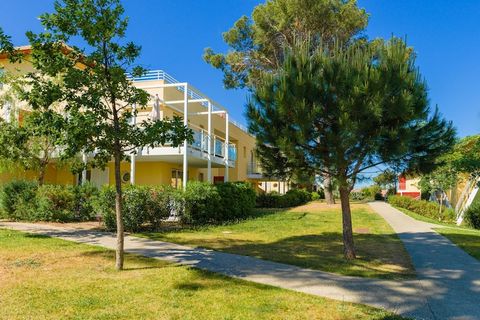 Dit goede appartement ligt in de viersterrenresidentie Les Terrasses des Embiez. Het ligt in het havenwijkje Le Brusc in Six-Fours-Les-Plages op ca. 200 m. van de eerste winkels. Het zandstrand ligt op 500 m; ca. 10 minuten lopen. Het appartement met...