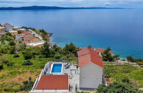 Diese luxuriöse Villa liegt in einer außergewöhnlich ruhigen Gegend von Draznice in der Nähe von Makarska und bietet einen erholsamen Rückzugsort in atemberaubender Umgebung, nur 70 Meter vom Meer entfernt! Die 110 m² große Villa erstreckt sich über ...