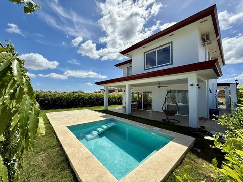 Generalità: Ubicazione: Parque del Encino, Liberia, Guanacaste Superficie di coperto: 250 m² Superficie del lotto: 412 m² Camere da letto: 4 Ufficio arredato: 1 Magazzini: 2 Bagni: 4.5 Garage: 3 posti Terrazza Pozza Descrizione della proprietà:   Il ...