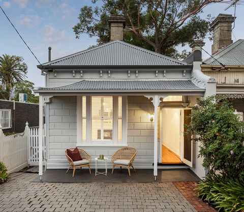 Privately and securely tucked away within a quiet cul-de-sac close to the Cotham and Glenferrie Roads. This pretty semi-detached, single-fronted Victorian cottage is completely ready for the new owners to move in and enjoy an ideal environment for yo...