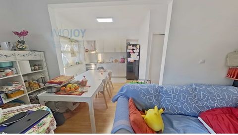 Este apartamento de 2 dormitorios, totalmente reformado, con acabados de alta calidad, perfecto para aquellos que buscan un estilo de vida moderno y sostenible. La propiedad fue diseñada para ofrecer comodidad, eficiencia y practicidad, en una de las...